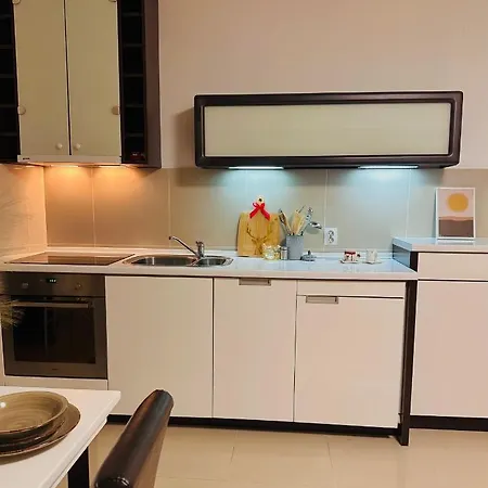 Apartamento Prelep Pogled, Elegantan Komfor Blizu Centra, Besplatan Parking, Floresta