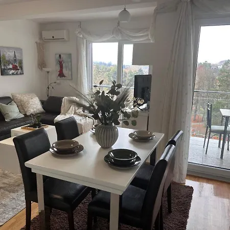 Apartamento Prelep Pogled, Elegantan Komfor Blizu Centra, Besplatan Parking, Floresta *
