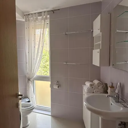 Prelep Pogled, Elegantan Komfor Blizu Centra, Besplatan Parking, Floresta