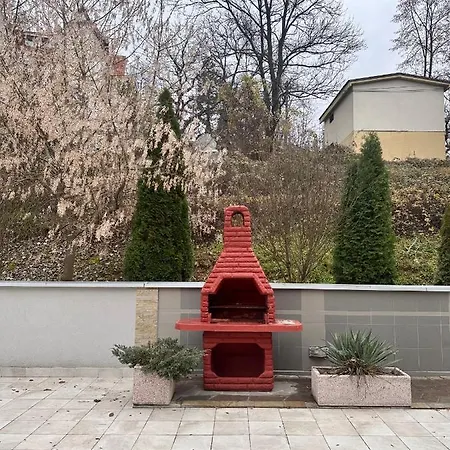 Apartamento Prelep Pogled, Elegantan Komfor Blizu Centra, Besplatan Parking, Floresta