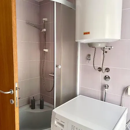 Apartamento Prelep Pogled, Elegantan Komfor Blizu Centra, Besplatan Parking, Floresta
